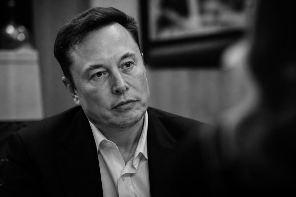 la ex pareja de elon musk lo acusa con duras palabras y revela confesiones íntimas sobre sus deseos ocultos.
