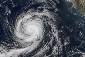 la tormenta tropical marie se forma en el océano pacífico, generando alerta lejos de las costas del suroeste de méxico con posibles impactos meteorológicos.