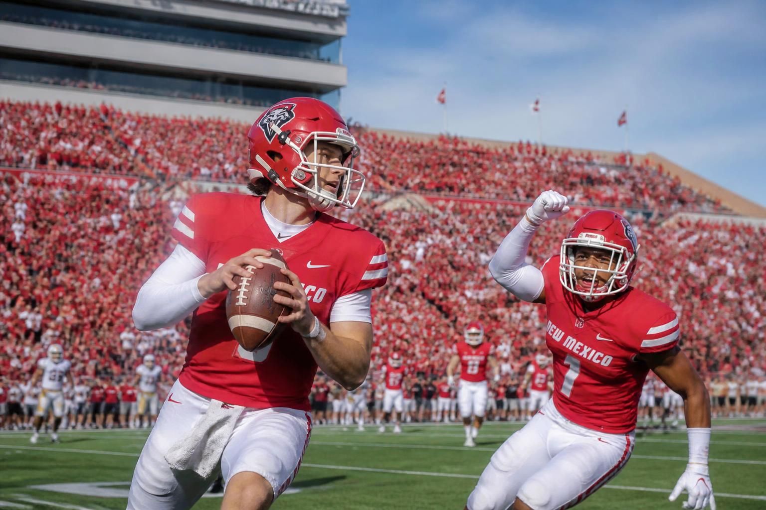 laubstein y glasgow lideran a nuevo méxico en una victoria contundente de 38-7 contra central michigan, demostrando su dominio en el campo.
