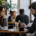la psicóloga cecilia martín analiza cómo el consumismo influye en las relaciones y nos lleva a buscar una pareja mejor en una app ante el primer problema.