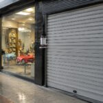 clausuran una peluquería infantil en el ensanche de pamplona, conocida por convertir cada corte de pelo en una divertida aventura para los niños.