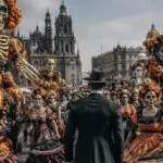 descubre cómo una escena de james bond inspiró el desfile del día de muertos que ciudad de méxico convirtió en una tradición propia.