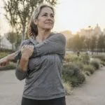 descubre cómo el ejercicio puede ayudar a aliviar los síntomas de la perimenopausia y mejorar tu bienestar físico y emocional.