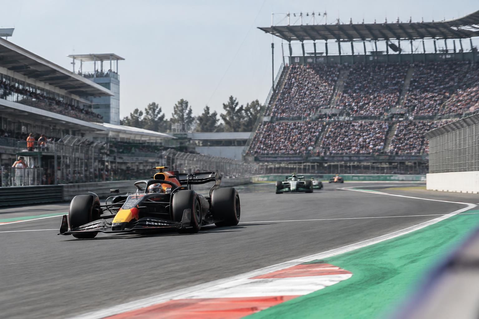 consulta los horarios y canales para ver en directo los entrenamientos del viernes del gp de méxico y no perderte ningún detalle de la acción.