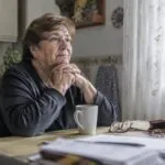 maría luisa garcía cotizó durante 44 años y trabaja desde los 15 como empleada del hogar. aun así, su pensión se reduce un 26% de por vida.