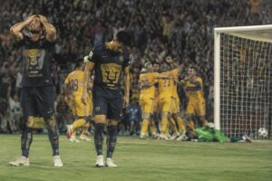 pumas dejó escapar la victoria ante tigres y complicó sus aspiraciones de clasificar a la liguilla. conoce los detalles del partido y lo que sigue.