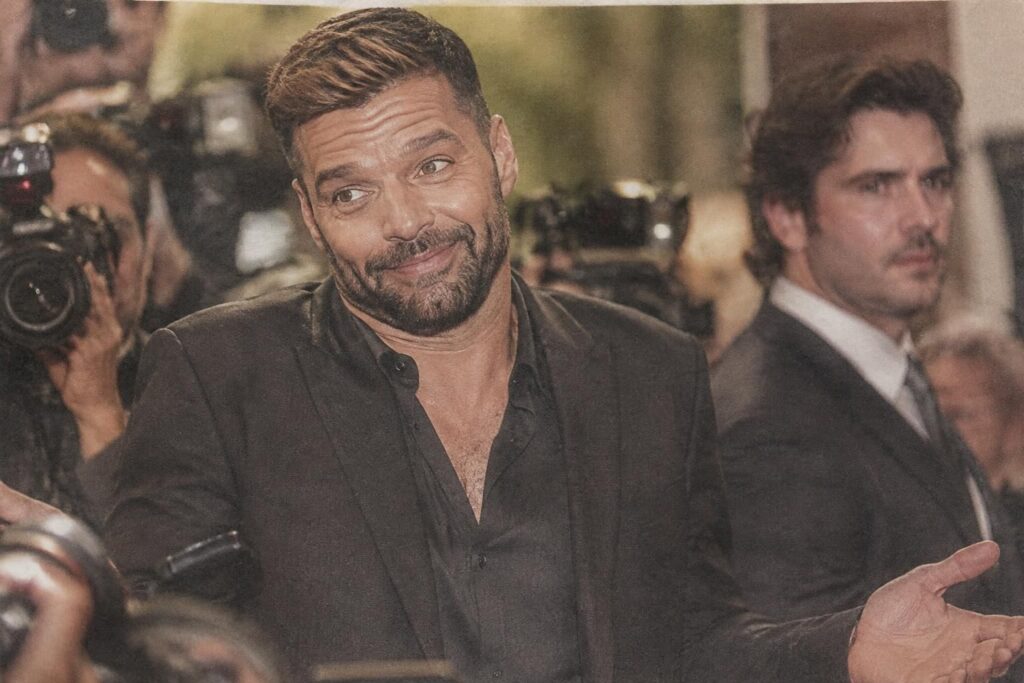 ricky martin responde con humor a los rumores de romance con eduardo verástegui y comparte las palabras con las que reaccionó.
