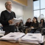 un destacado profesor de berkeley cuestiona el valor de calificar las tareas y explica por qué este método podría haber dejado de tener sentido.